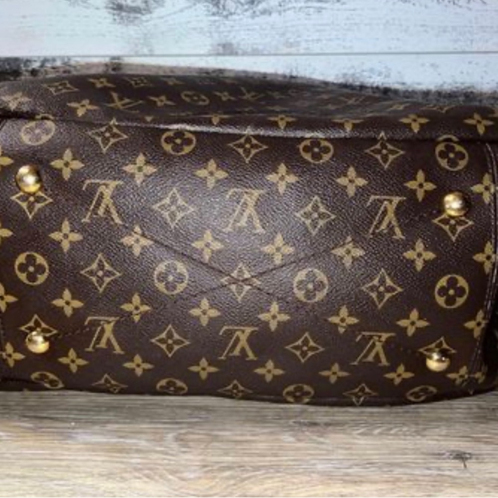 Authentic Louis Vuitton Artsy MM - Picture 2 of 10